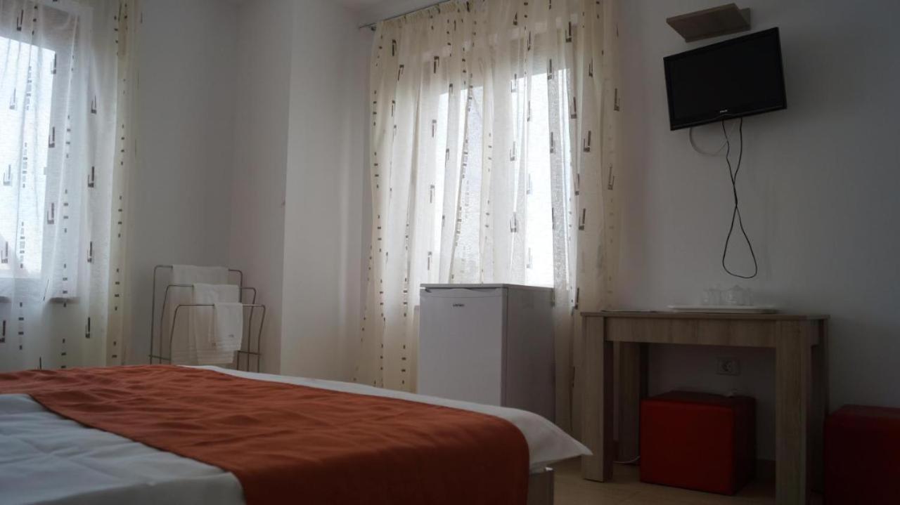 Hotel Bourbon Vama Veche Ngoại thất bức ảnh