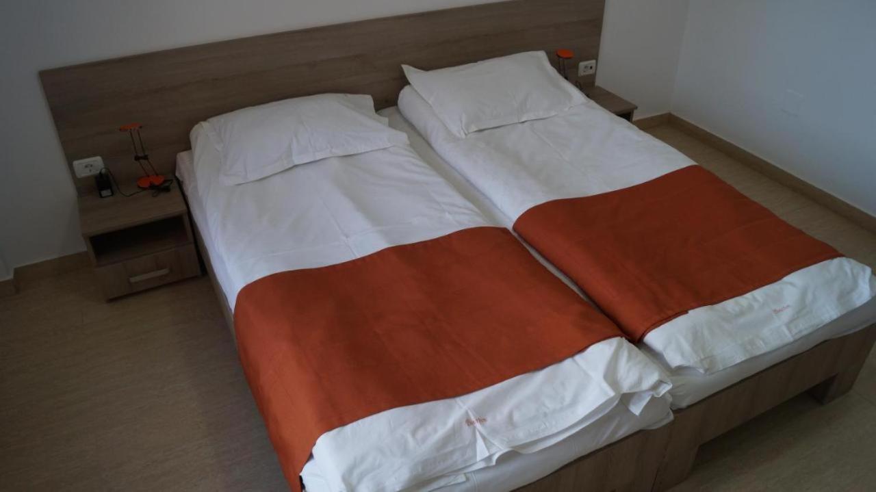 Hotel Bourbon Vama Veche Ngoại thất bức ảnh